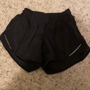 black lululemon shorts 4 inch inseam (size 2)
